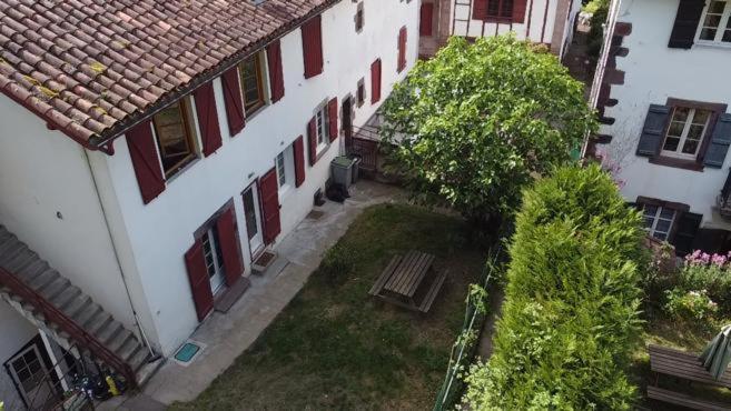 Maison Au Coeur De La Rue Pietonne Saint-Jean-Pied-de-Port Exterior foto